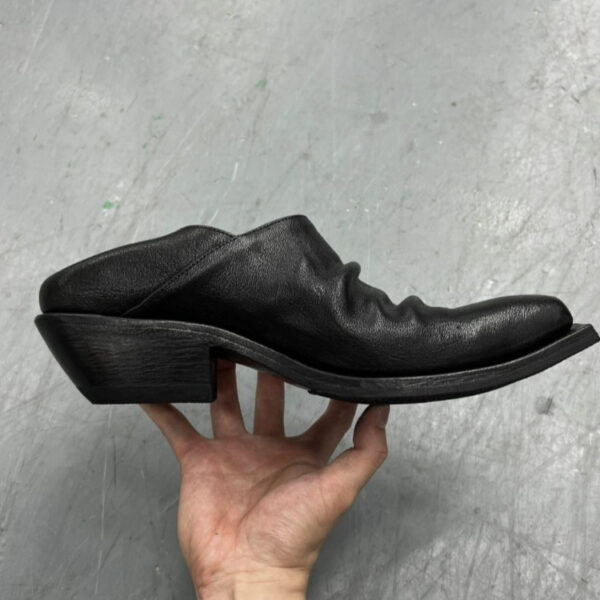 2bdc8cd9-e118-4cba-bdde-58c8860c7dc1_fine.jpeg Black Retro Unisex Small Leather Shoes With Height Increase