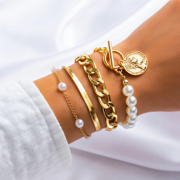 Sweet Cool Multi-portrait Pearl Bracelet Set