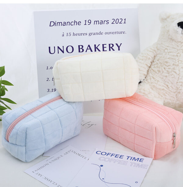 fc2338f0-16a6-430f-9160-d2f126278fa7.jpg Japanese Good-looking Pillow Cosmetic Bag Large Capacity Storage Stationery Box
